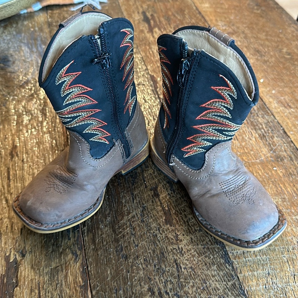 Toddler size 6 Roper cowboy boots